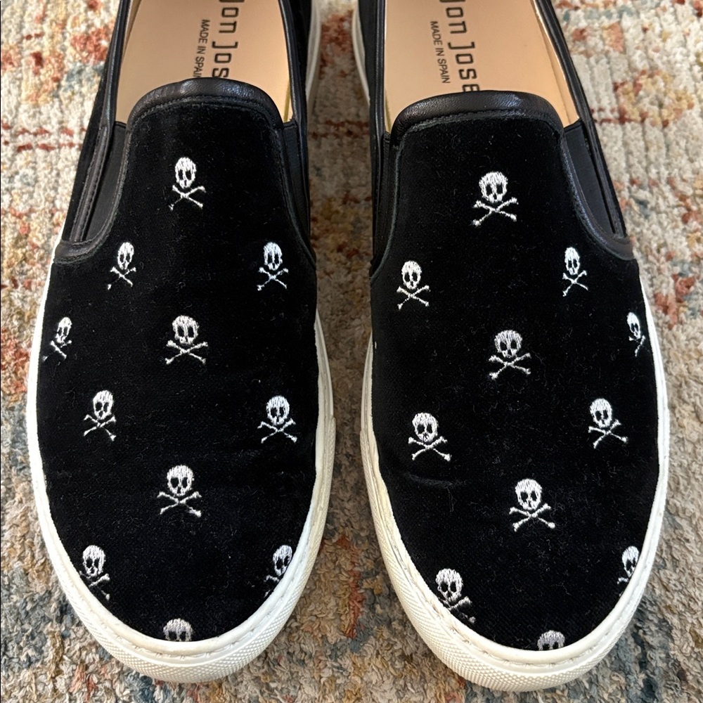 JON JOSEF VELVET skull embroidery slip on tennis shoe 8.5 39 Good condition - Picture 2 of 7